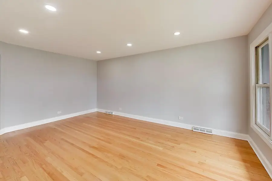7528 W Winnemac Avenue, Harwood Heights, IL 60706 - #2