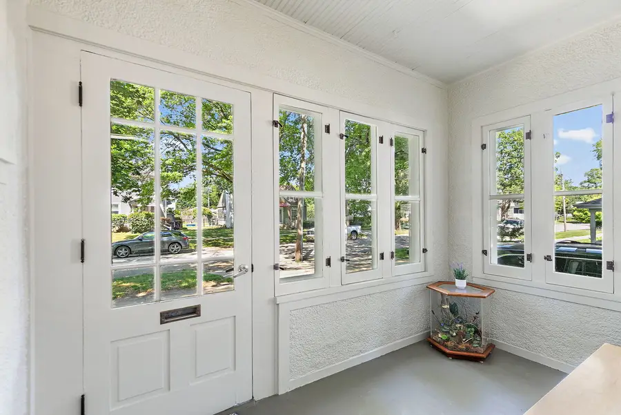 909 Augusta Avenue, Elgin, IL 60120 - #3