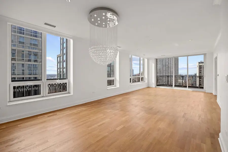 10 E Delaware Place #29E, Chicago, IL 60611 - #2
