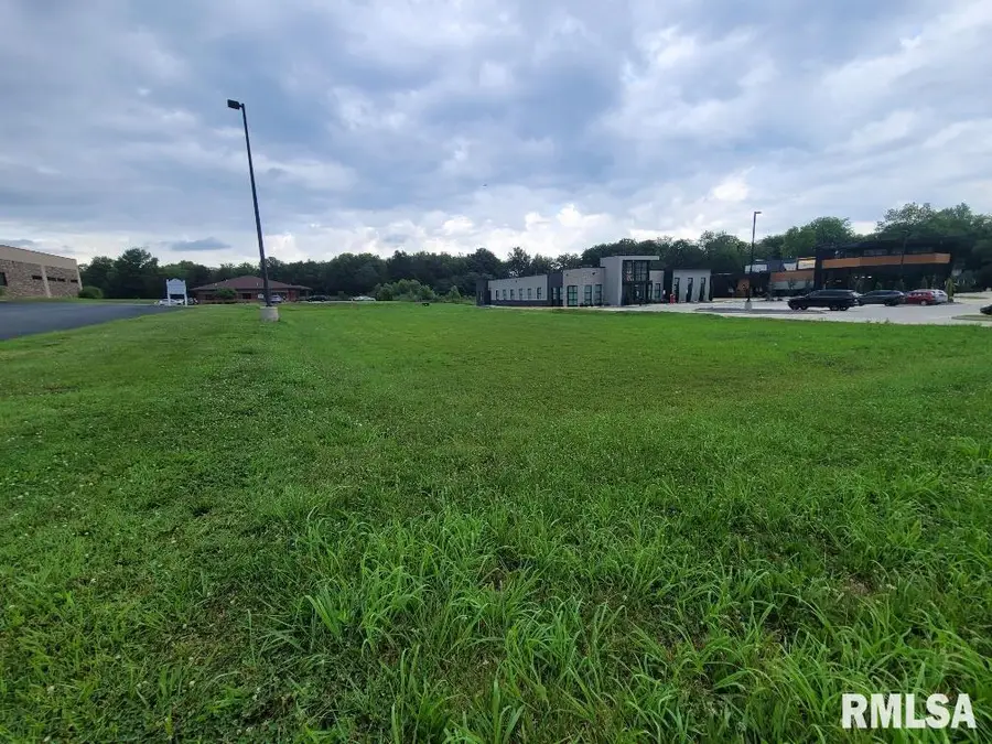 3128 Veterans Memorial Drive, Mount Vernon, IL 62864 - #2
