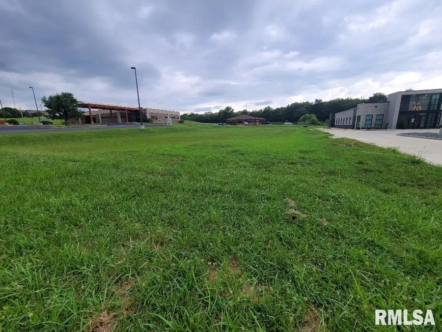 3128 Veterans Memorial Drive, Mount Vernon, IL 62864 - #3