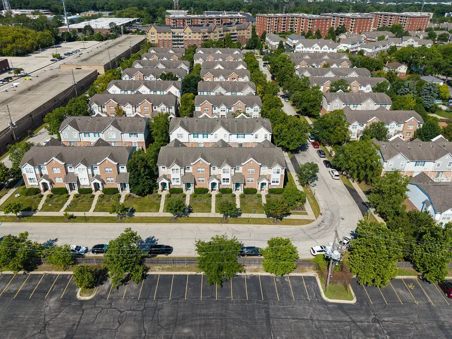 8314 Avalon Drive, Morton Grove, IL 60053 - #2