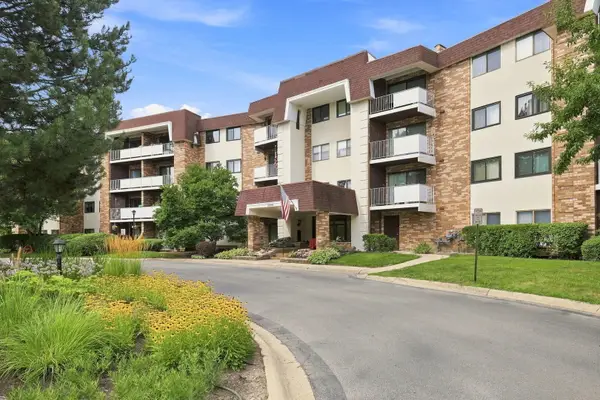 3300 N Carriageway Drive #405, Arlington Heights, IL 60004