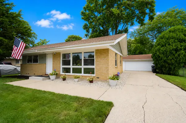 1802 Fairfield Road, Lindenhurst, IL 60046