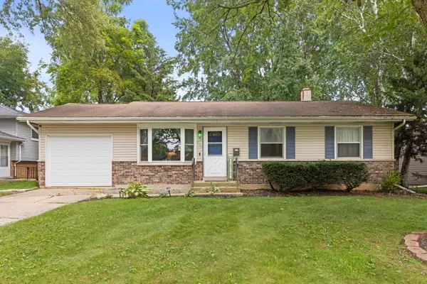 203 Lilac Lane, North Aurora, IL 60542