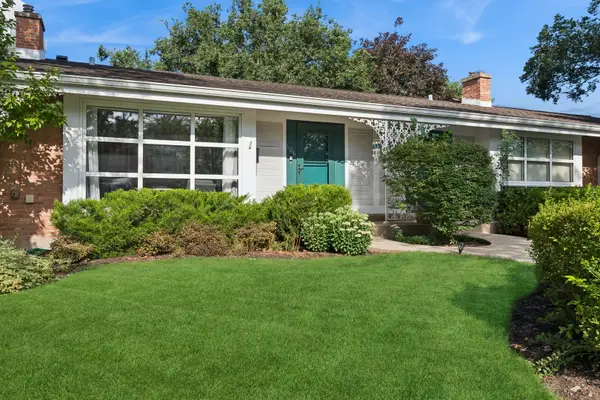 606 Carriage Hill Drive, Glenview, IL 60025