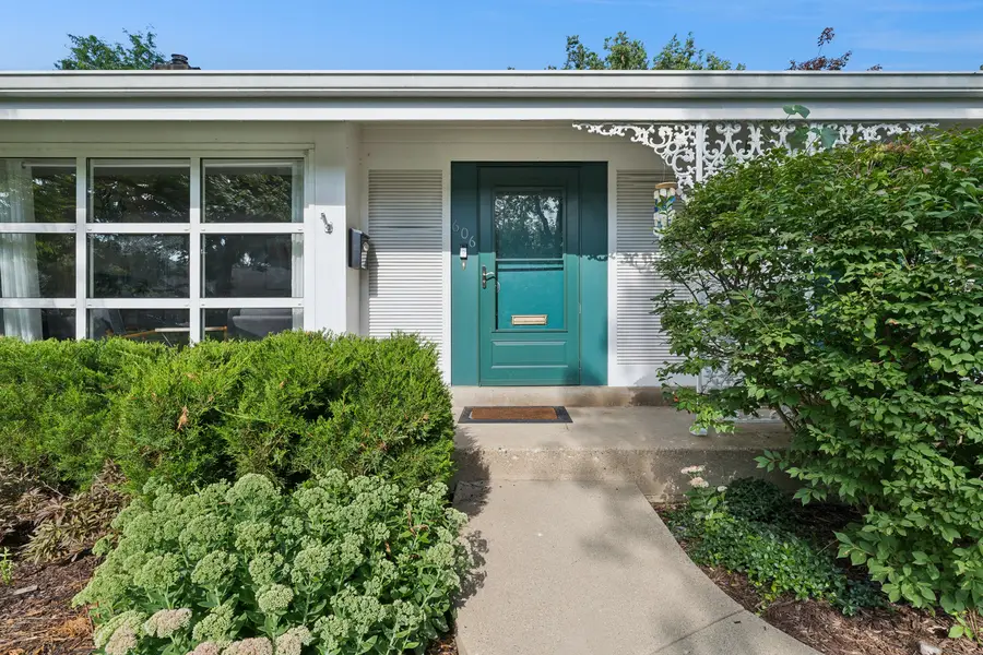 606 Carriage Hill Drive, Glenview, IL 60025 - #2