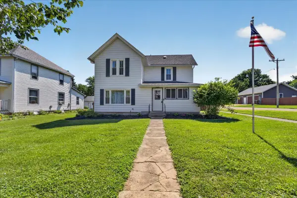 411 Main Street, Leaf River, IL 61047