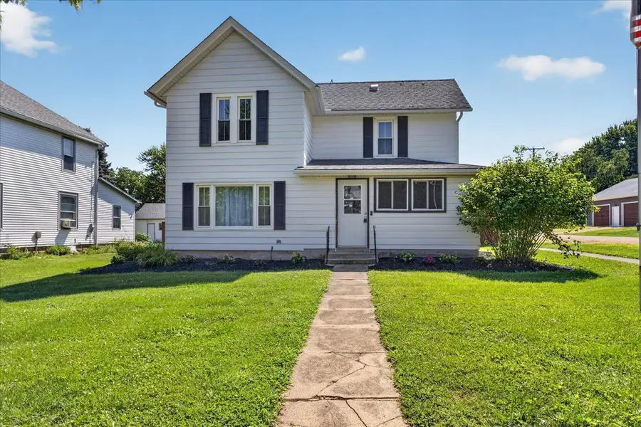 411 Main Street, Leaf River, IL 61047 - #2