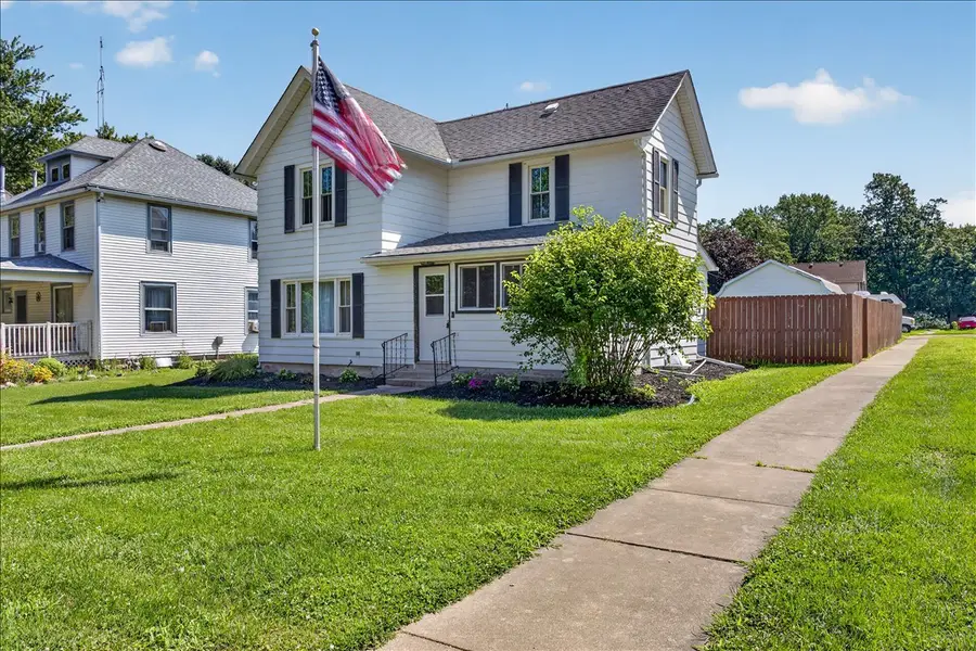 411 Main Street, Leaf River, IL 61047 - #3