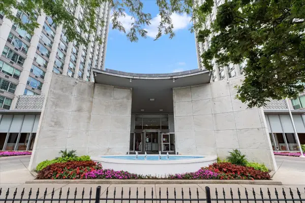3600 N Lake Shore Drive #325, Chicago, IL 60613
