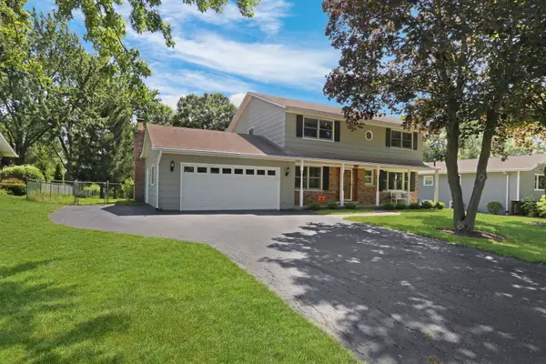 15033 W Redwood Lane, Libertyville, IL 60048