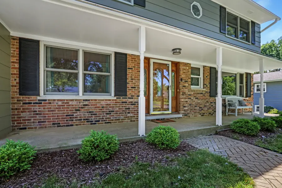 15033 W Redwood Lane, Libertyville, IL 60048 - #2