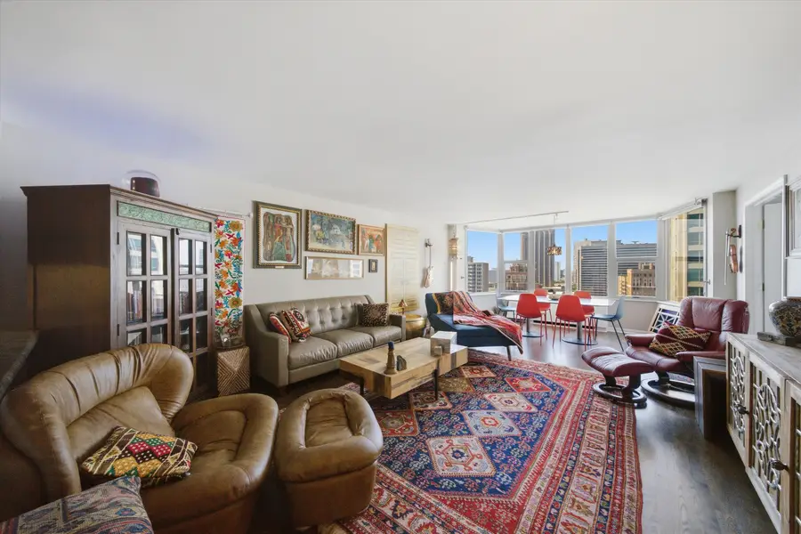 525 W Hawthorne Place #2004, Chicago, IL 60657 - #2
