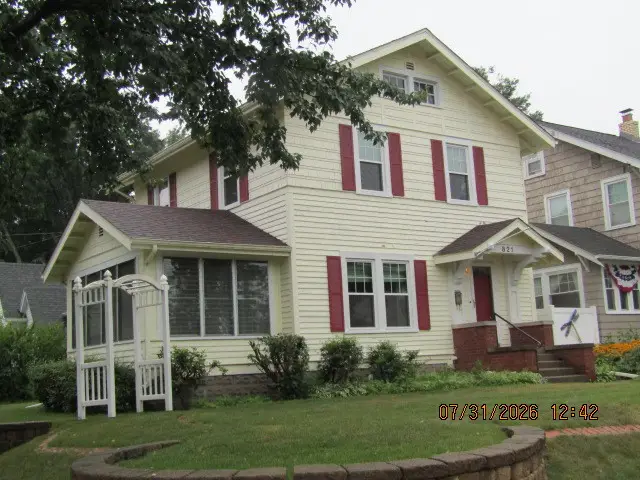 821 Grand Court, Davenport, IA 52803 - #1