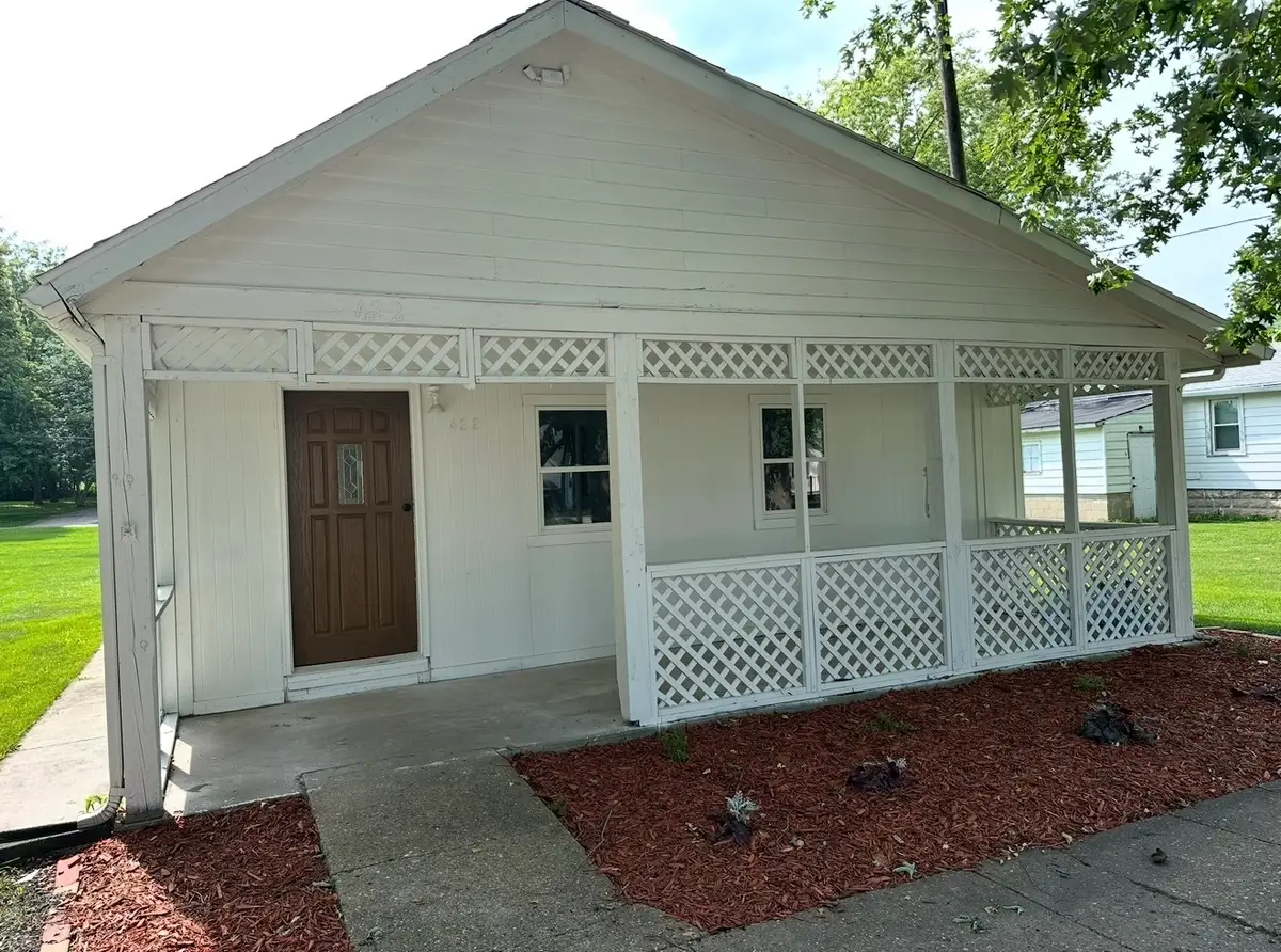 422 N Main Street, Gilman, IL 60938 - #1
