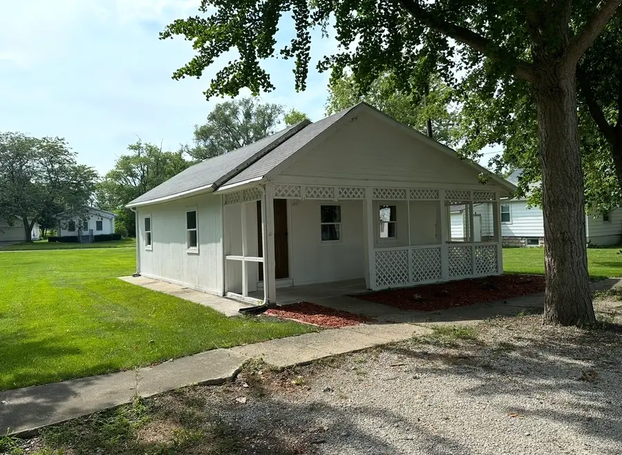 422 N Main Street, Gilman, IL 60938 - #2