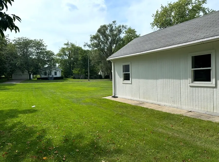 422 N Main Street, Gilman, IL 60938 - #3