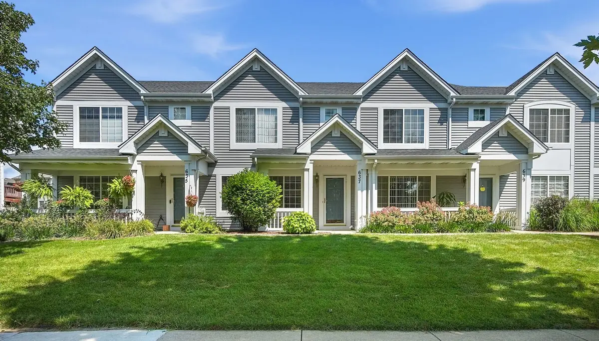 637 Lincoln Station Drive, Oswego, IL 60543 - #1