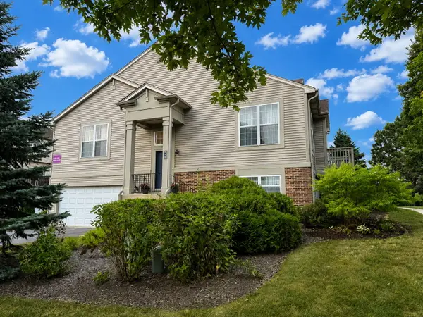 886 Cherry Creek Drive #886, Grayslake, IL 60030