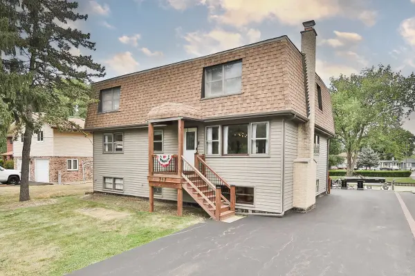 717 Monterrey Terrace, McHenry, IL 60051