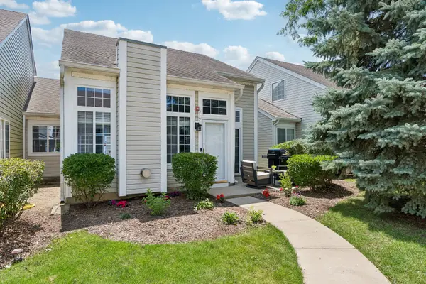 319 E Victoria Circle #319, North Aurora, IL 60542