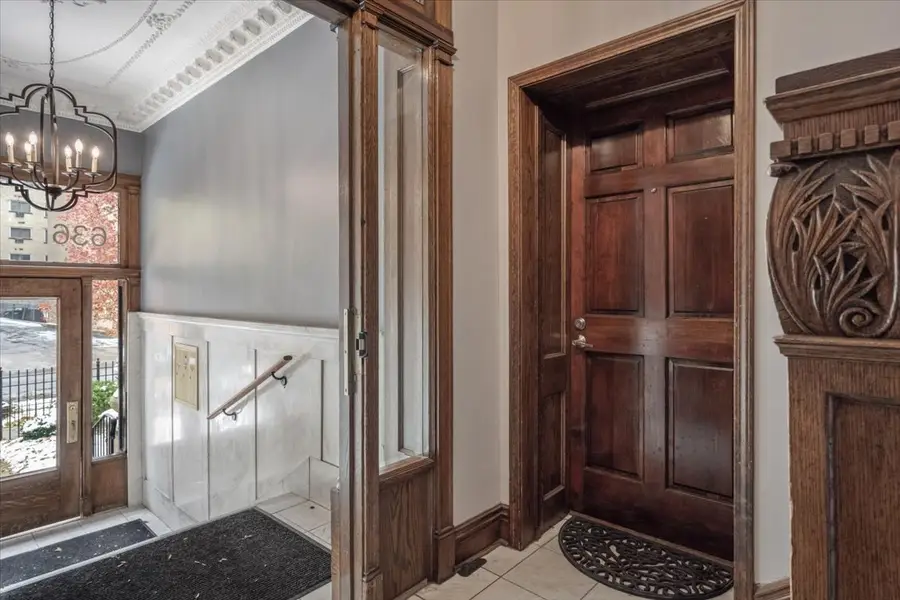 636 W Grace Street #1W, Chicago, IL 60613 - #3