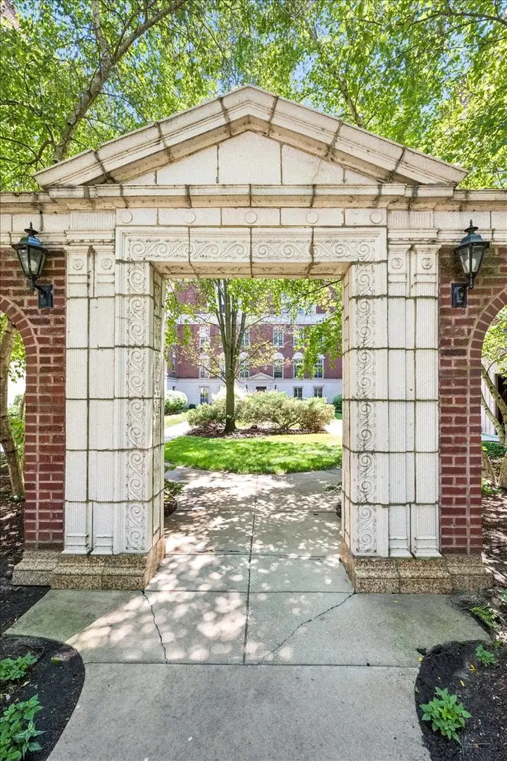 486 Sheridan Road #2, Evanston, IL 60202 - #1