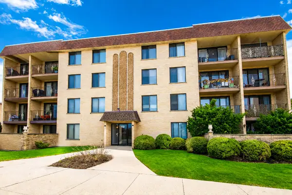 5447 W Lawrence Avenue #203, Chicago, IL 60630