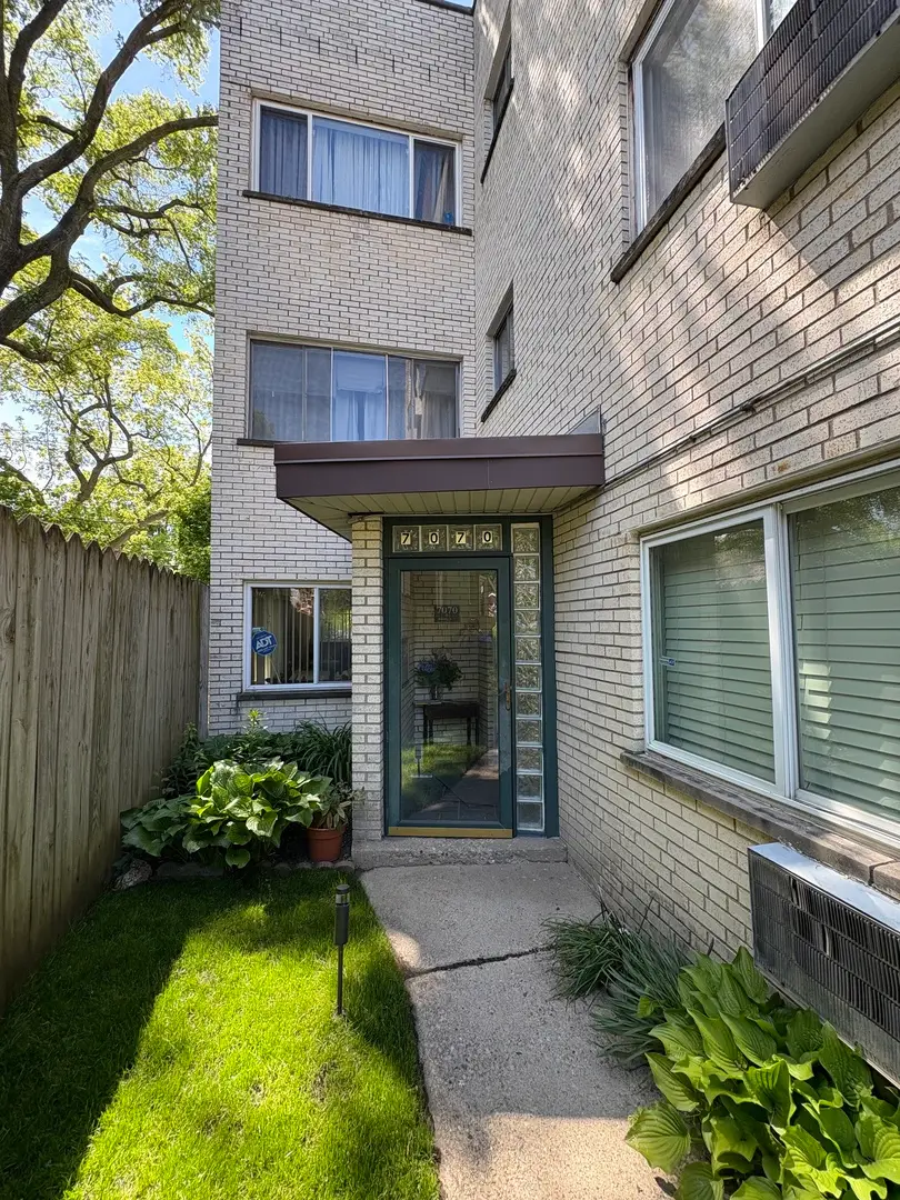 7070 N Ridge Boulevard #1B, Chicago, IL 60645 - #2