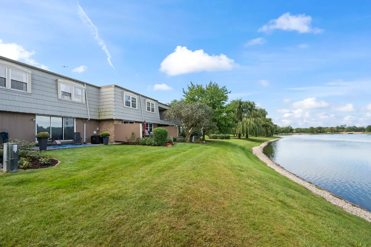 670 Versailles Circle #D, Elk Grove Village, IL 60007 - #1