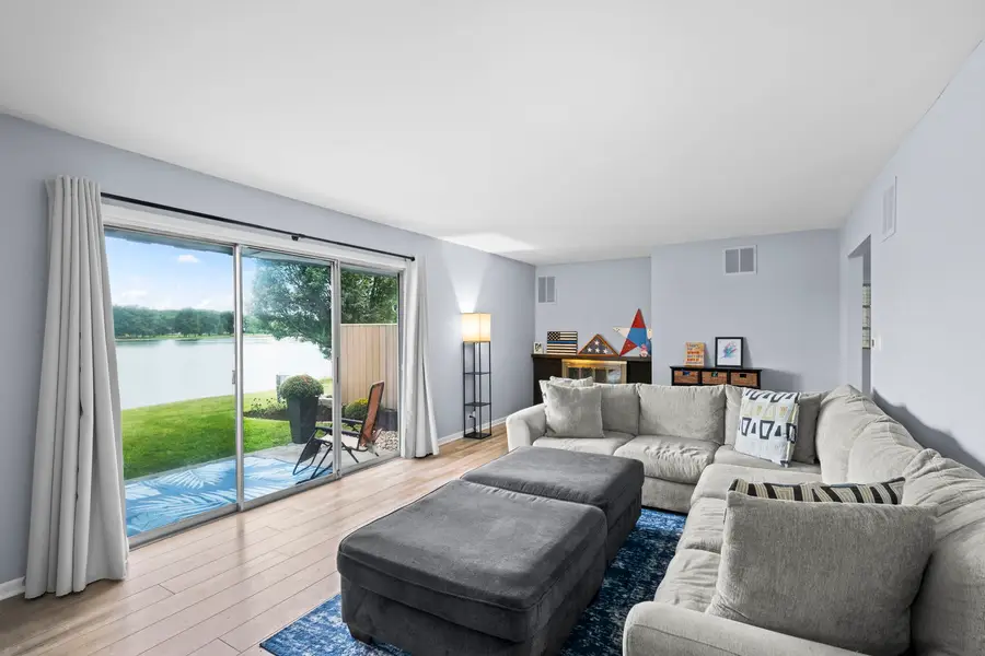670 Versailles Circle #D, Elk Grove Village, IL 60007 - #3