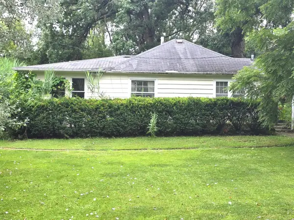 26216 N Elmwood Avenue, Mundelein, IL 60060