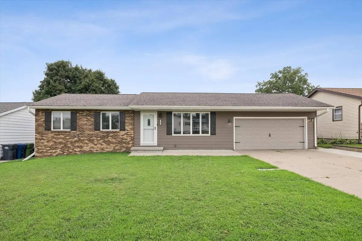 1201 27th Avenue N, Clinton, IA 52732 - #1