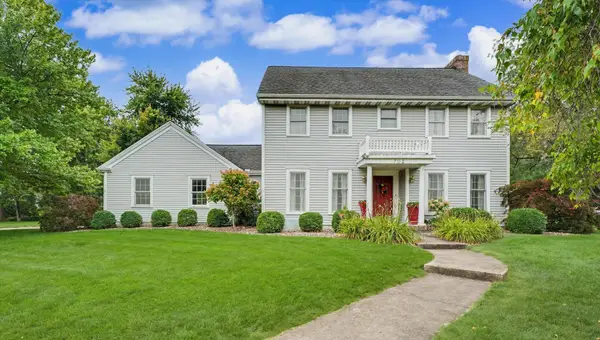 702 Cambridge Drive, Paxton, IL 60957