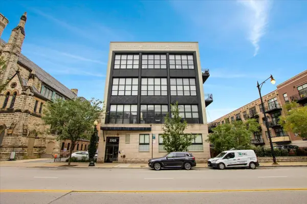 1918 S Michigan Avenue #207, Chicago, IL 60616