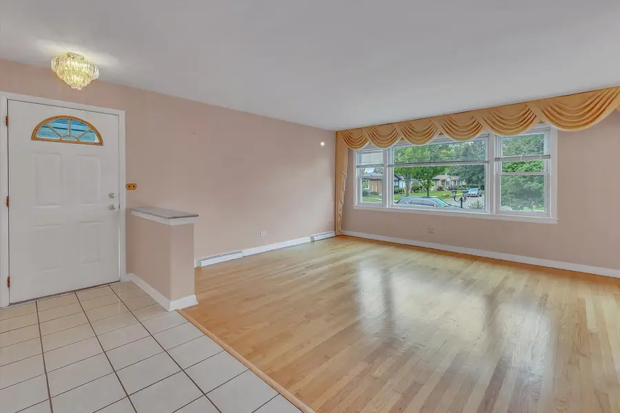8133 Hamlin Avenue, Skokie, IL 60076 - #3