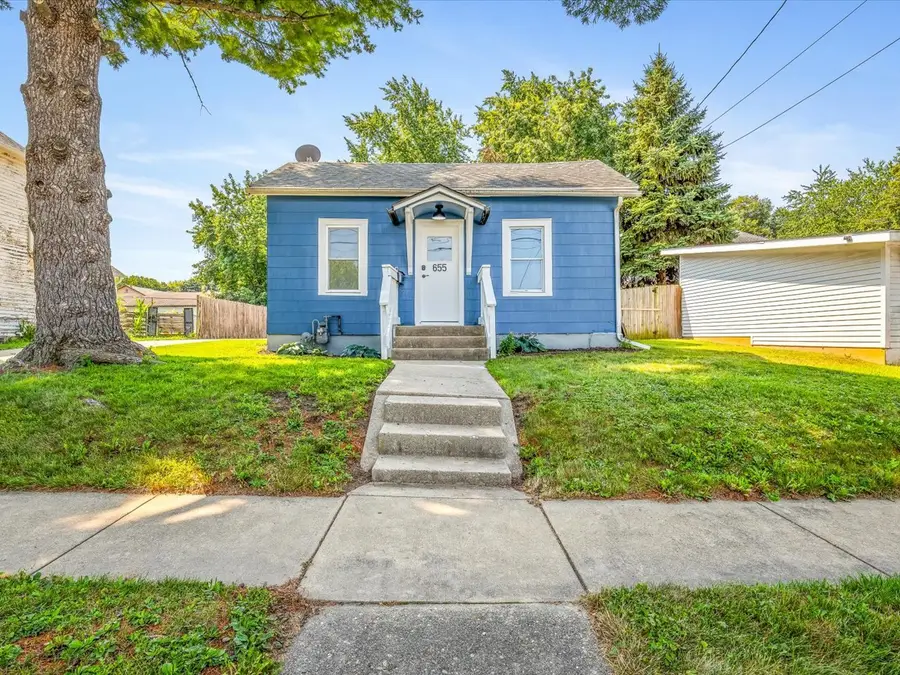 655 W Clark Street, Freeport, IL 61032 - #3