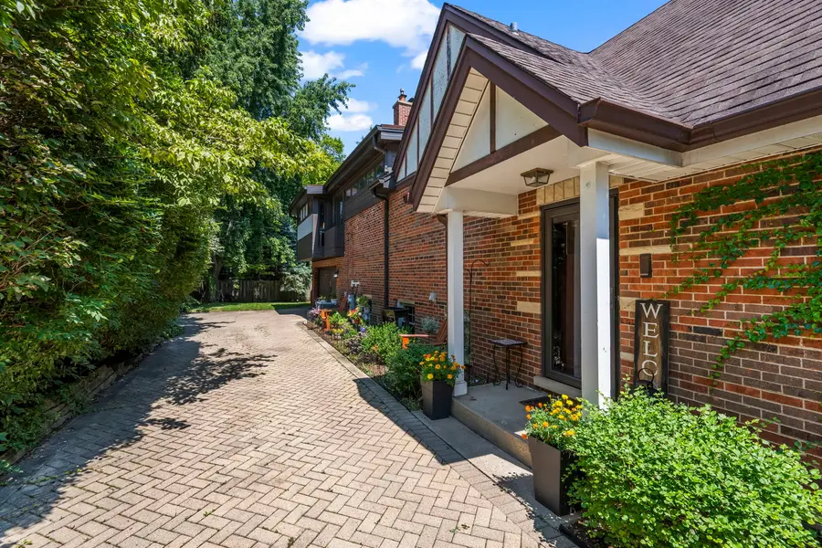 1216 E Mayfair Road, Arlington Heights, IL 60004 - #2