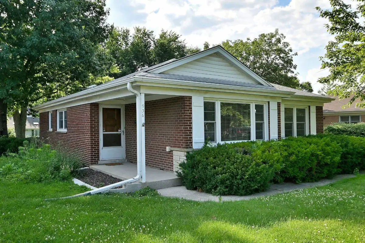 936 S Monroe Street, Hinsdale, IL 60521 - #1