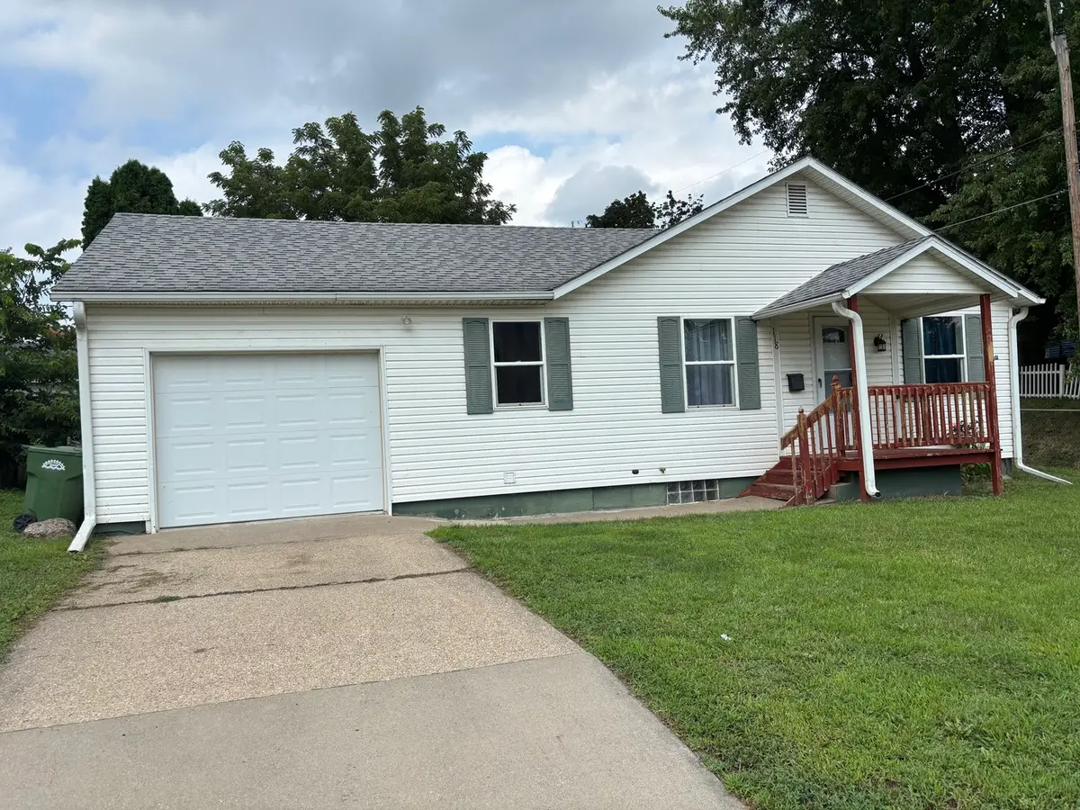 118 29th Avenue, Clinton, IA 52732 - #1