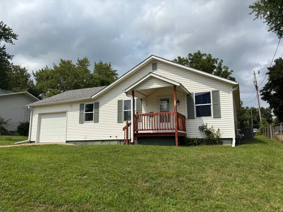 118 29th Avenue, Clinton, IA 52732 - #2