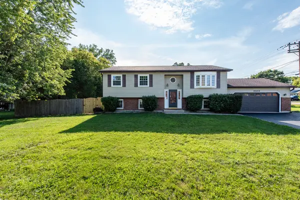 38484 N North Shore Avenue, Beach Park, IL 60087