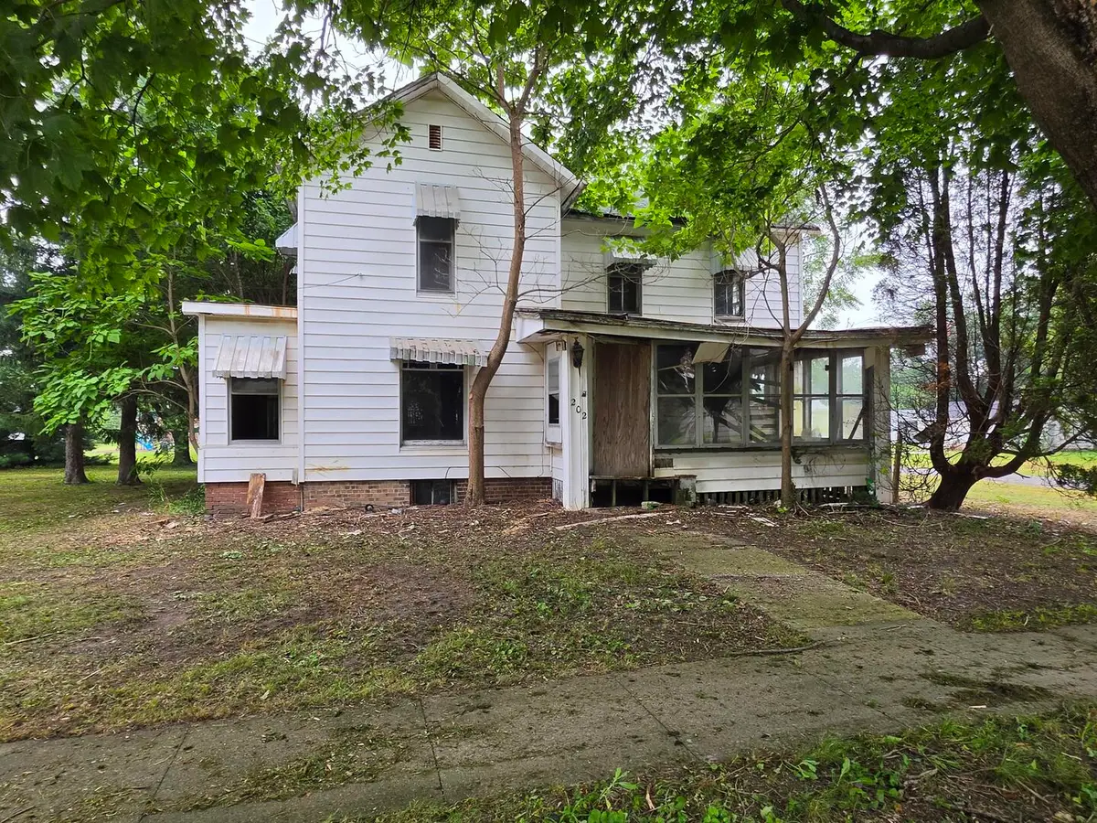 202 S 1st Street, Chatsworth, IL 60921 - #1