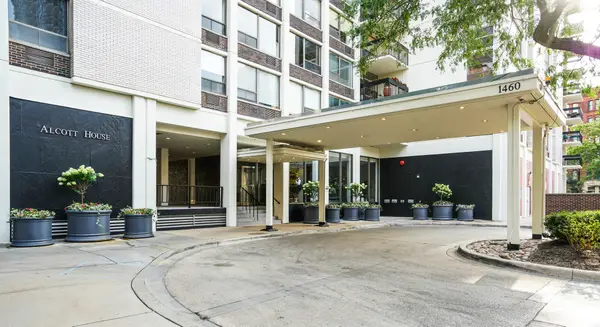 1460 N Sandburg Terrace #2106A, Chicago, IL 60610
