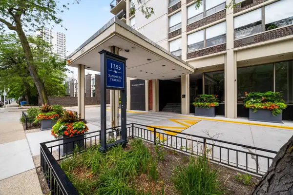 1355 N Sandburg Terrace #1809, Chicago, IL 60610