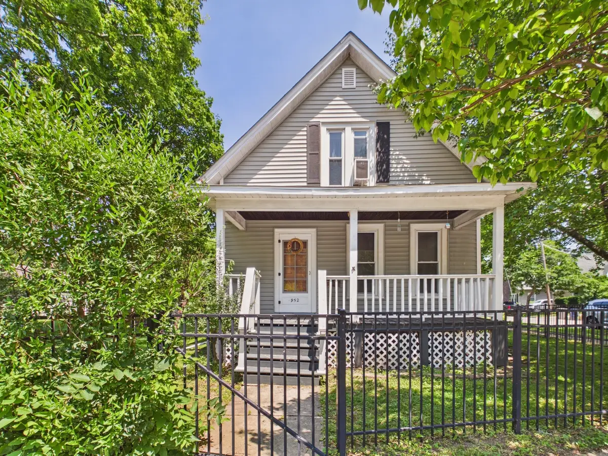 952 Larkin Avenue, Elgin, IL 60123 - #1