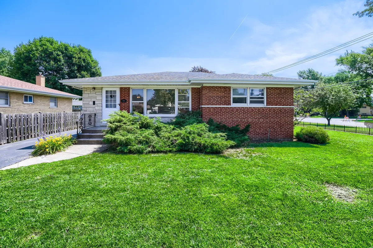603 N Wilshire Lane, Arlington Heights, IL 60004 - #1