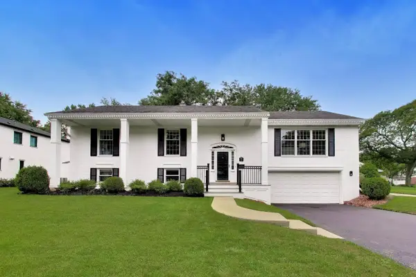 955 W Gilbert Road, Palatine, IL 60067