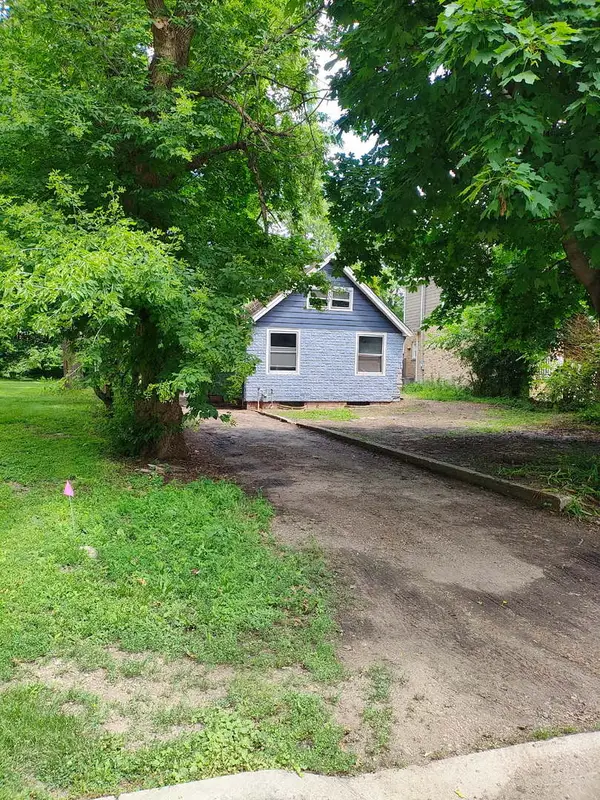 204 W Ellis Avenue, Libertyville, IL 60048